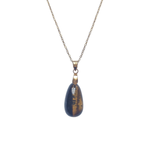 pendentif oeil de tigre taillé dans l'atelier fady cristaux
