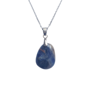 pendentif sodalite taillé dans l'atelier fady cristaux