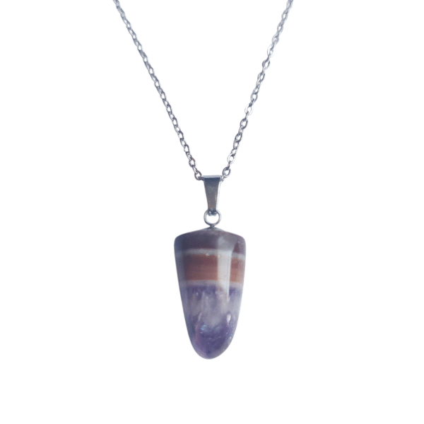 pendentif amethyste taillé dans l'atelier fady cristaux