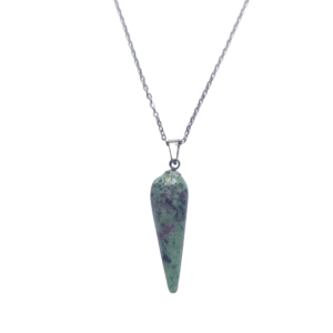 pendentif rubis sur zoïsite taillé dans l'atelier fady cristaux